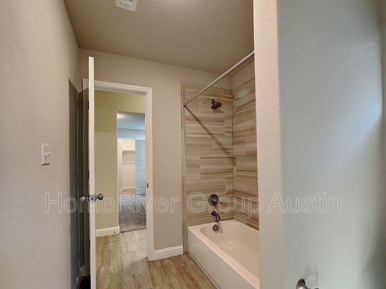Building Photo - 405 Bright Star Ln