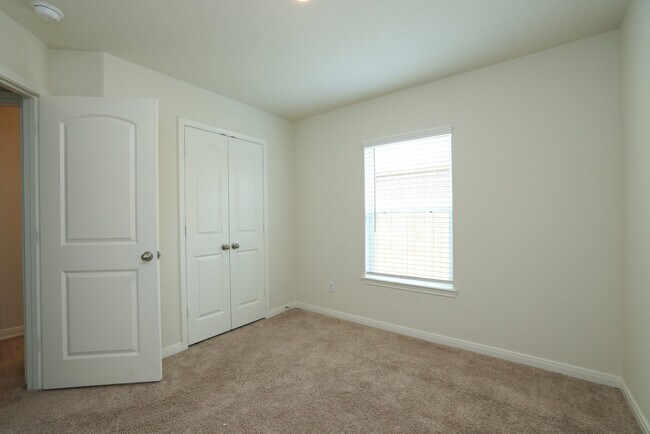 Building Photo - 20914 Solstice Point Dr
