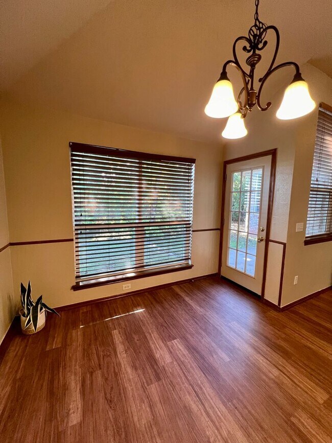 Building Photo - Lovely Rental Home in Heatherwood Neighborhood!