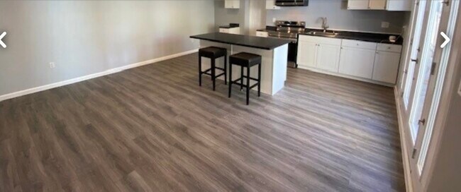 Building Photo - 433 S Fairview St