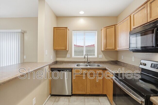 Building Photo - 15818 N 25th St