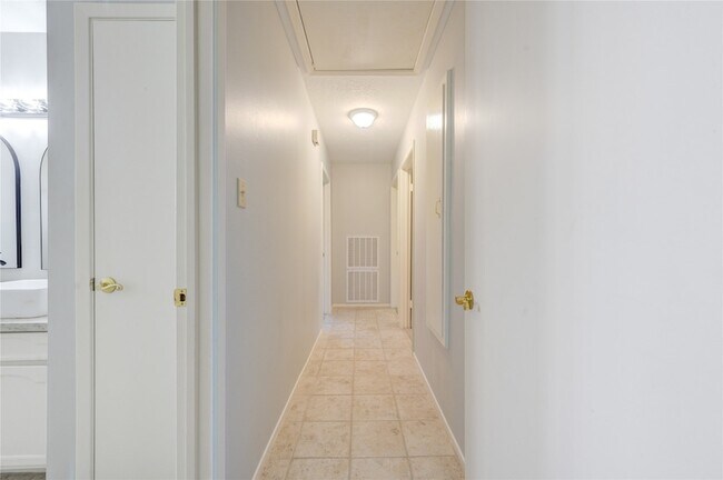 Building Photo - 16019 Fathom Ln