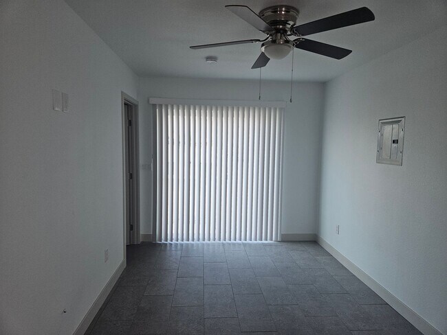 Building Photo - 183 Hacienda Loop