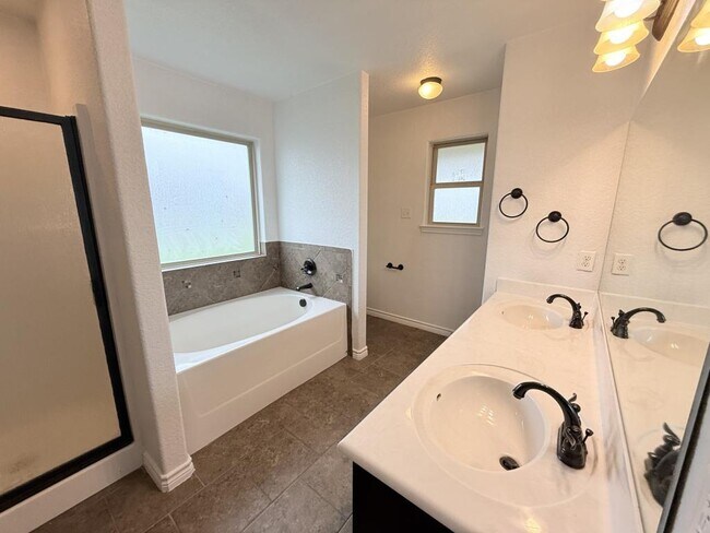 Building Photo - 3906 Anvil Range Rd