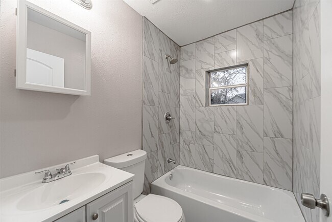 Building Photo - 4909 Higgins St