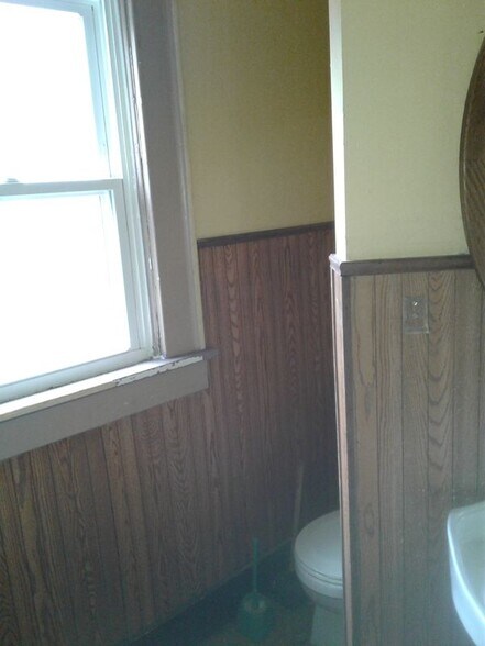 Building Photo - 2065 S 5th St