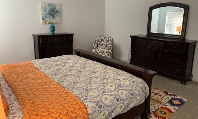 Building Photo - 4 bedrooms upstairs PLUS an OFFICE on the ...