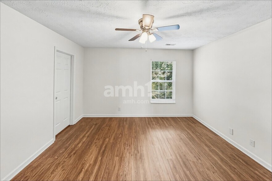 Building Photo - 916 Springs Hill Way