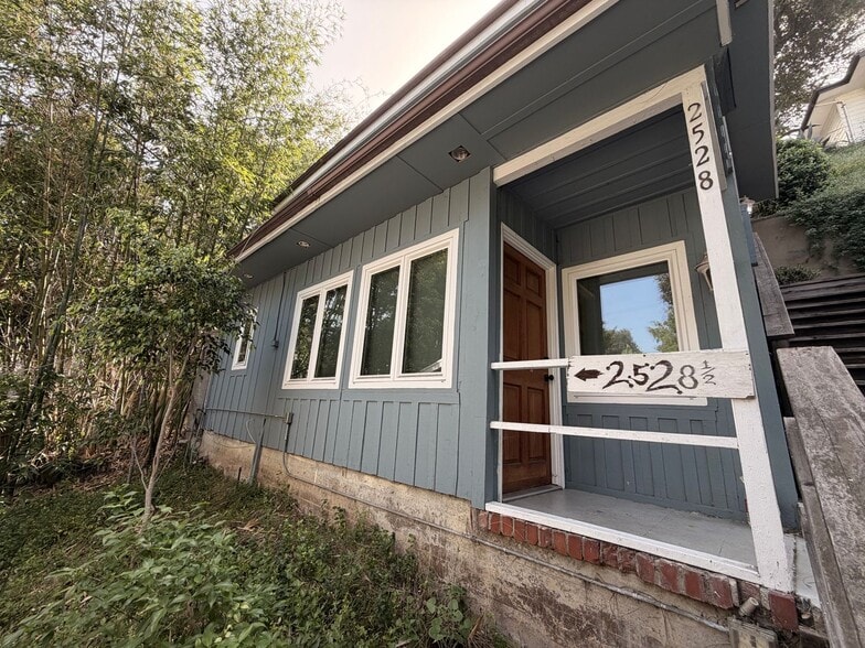 Building Photo - 2530 Glen Green St