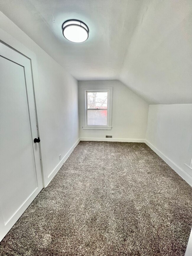 Building Photo - 4 Bedroom House in New Haven