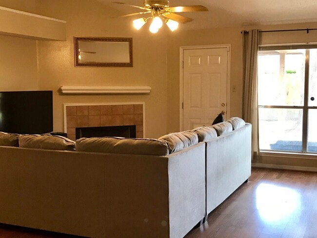Building Photo - 4747 Backenberry Dr