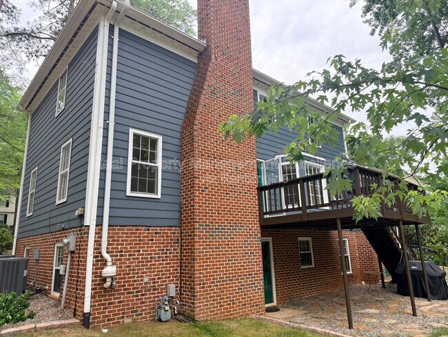Building Photo - 1208 Nottingham Dr