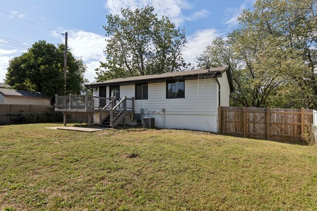 Building Photo - 1636 SW 16th St