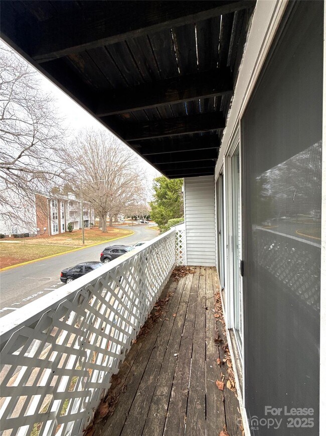 Building Photo - 9530 Shannon Green Dr