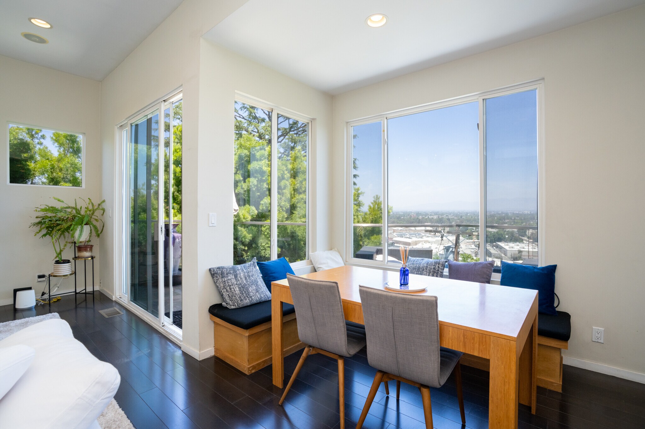 Building Photo - 3865 Buena Park Dr
