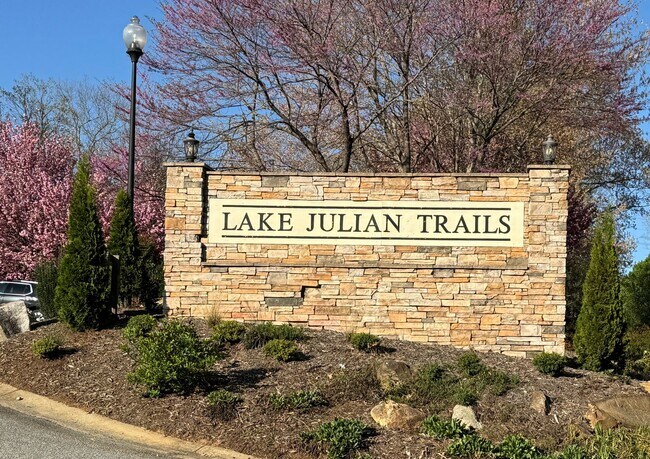 Building Photo - South AVL - Arden Townhome Move-In Ready