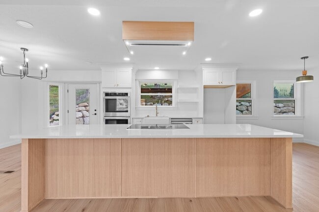 Building Photo - Elevated 5-Bedroom Home in Sandy, UT with ...