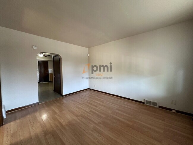 Building Photo - 1530 121st St