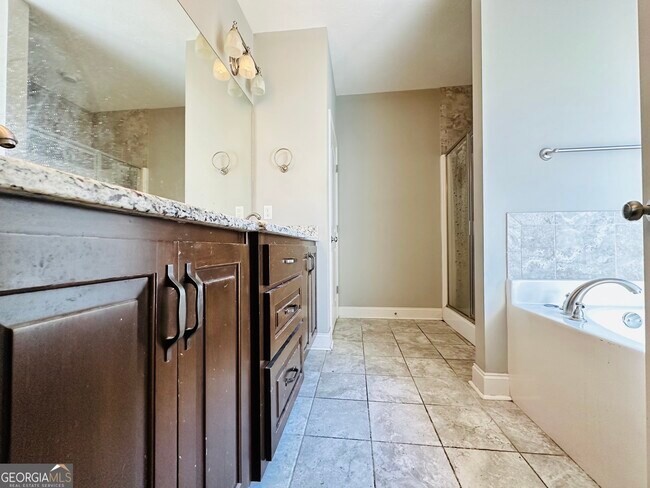 Building Photo - 1255 Woodville Ct