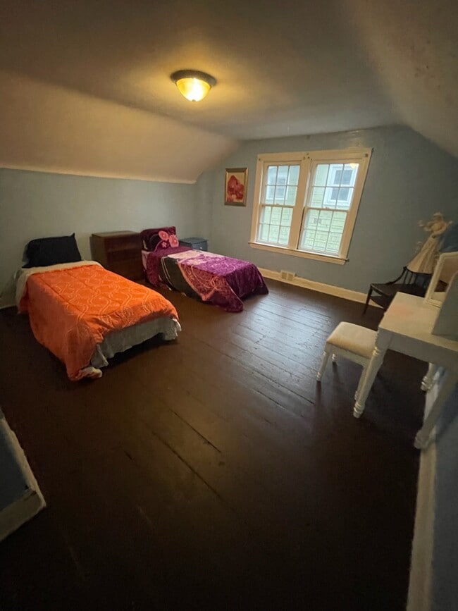 Building Photo - 559 E Avondale Ave