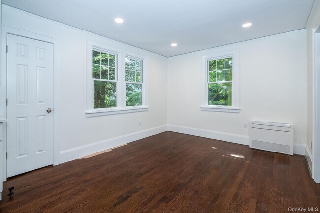 Building Photo - 162 Rockingstone Ave