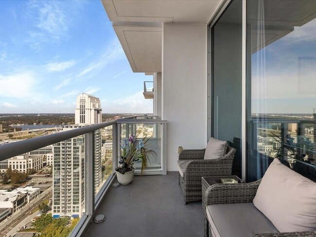 Building Photo - 150 E Robinson St