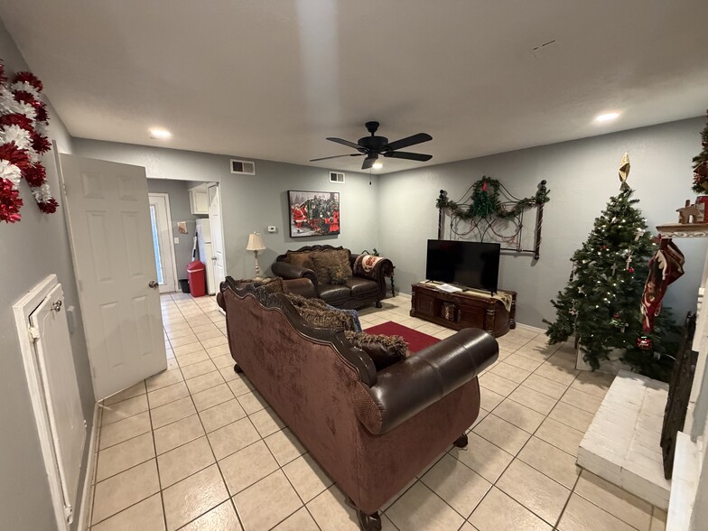 Building Photo - 2303 76th St