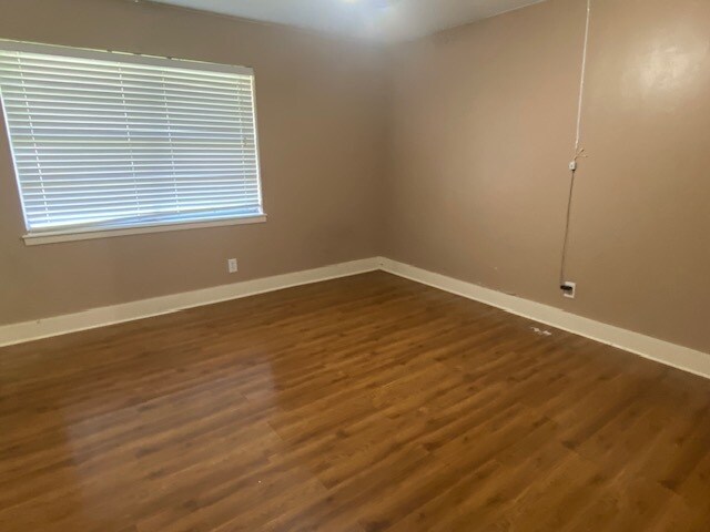 Building Photo - 2913 Moores Ln