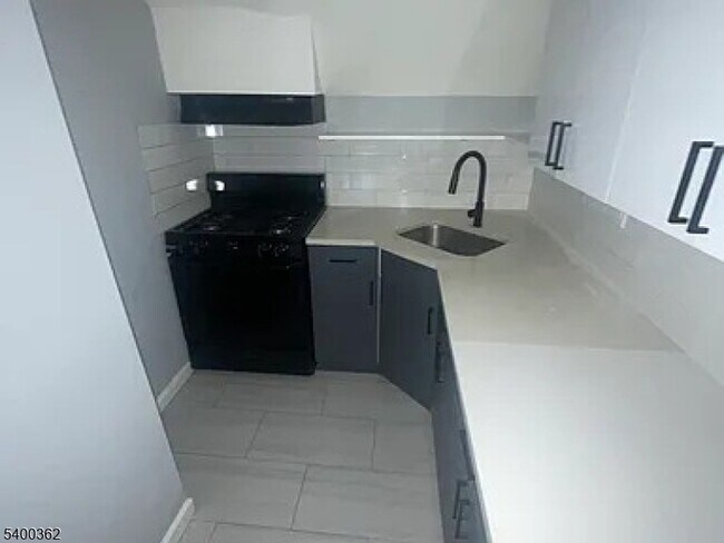 Building Photo - 848 S 14th St