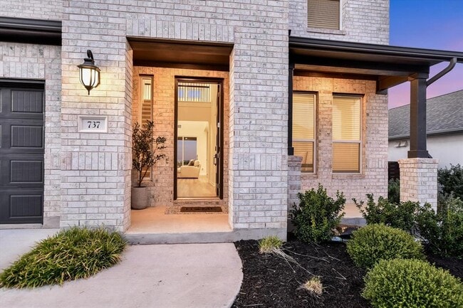 Building Photo - 737 Leeward Pass