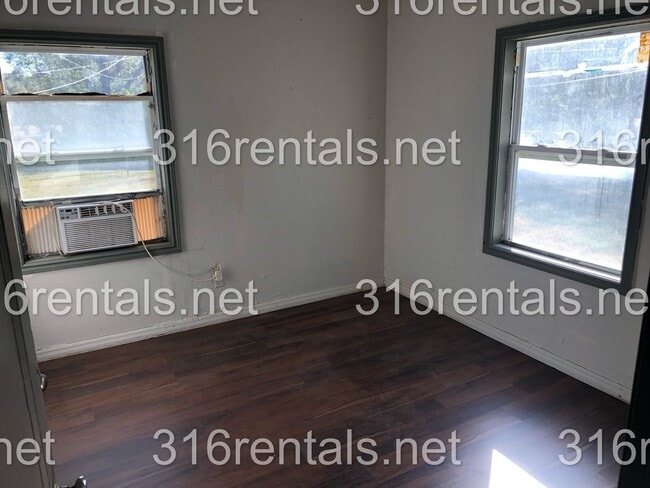 Building Photo - $650 - 1 bed 1 bath - Single Family Home