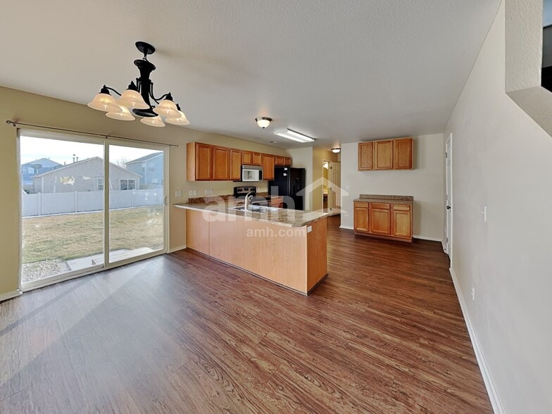 Building Photo - 2136 Summit Way