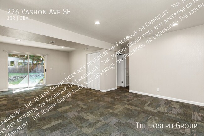 Building Photo - 226 Vashon Ave SE