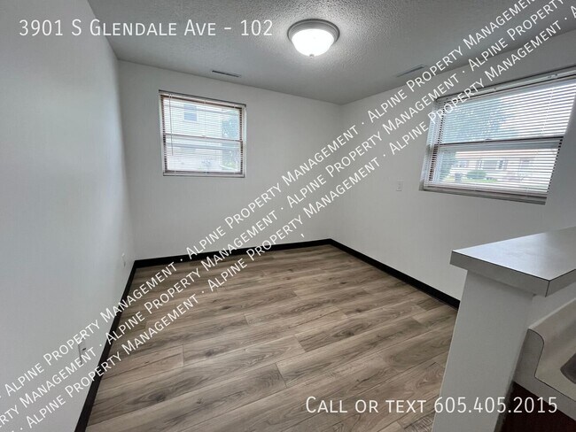 Building Photo - 3901 S Glendale Ave