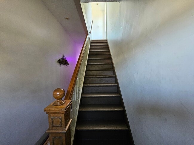 Building Photo - Spacious 3 bedroom 1 bathroom Apartment for rent!