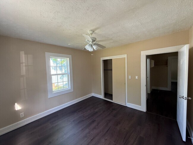 Building Photo - Charming 2 Bedroom / 1 Bathroom Home Near Downtown Pell City & Logan Martin Lake