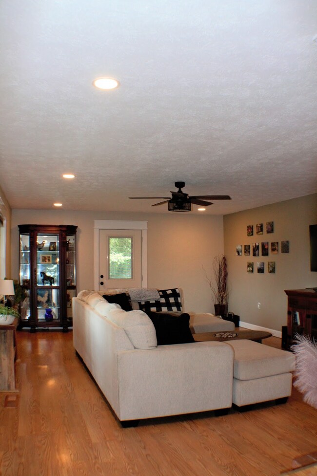 Building Photo - "Charming 3-Bed Retreat with Finished Basement & Fireplace in Scenic Mills River!" Furnished