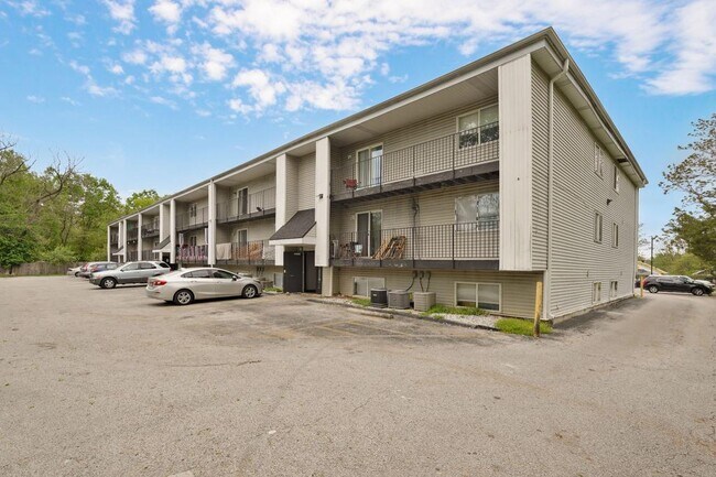 Building Photo - 865 S Douglas Ave