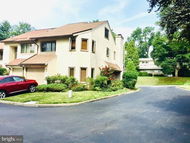 Building Photo - 540 Haverford Rd