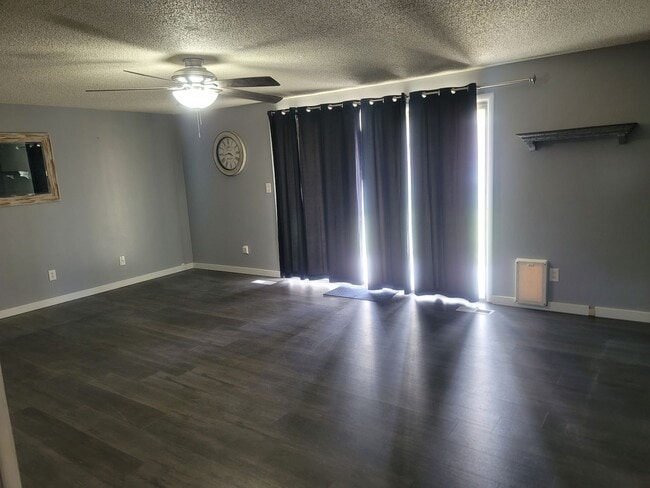 Building Photo - 3 Bedroom in Elko