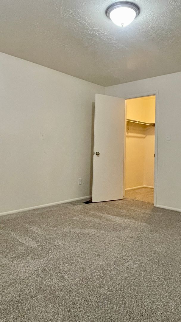 Building Photo - 188 N Pingree Ave