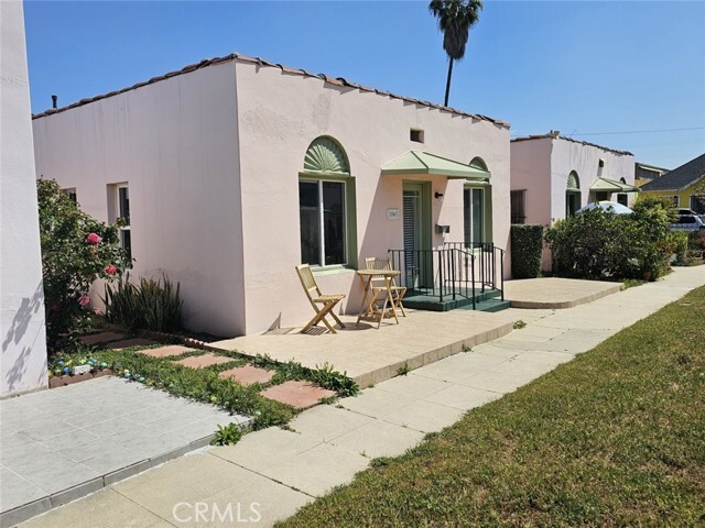Building Photo - 1031 Normandie Ave
