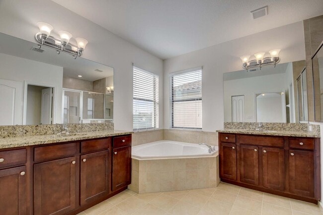 Building Photo - 8834 Willow Cove Ln