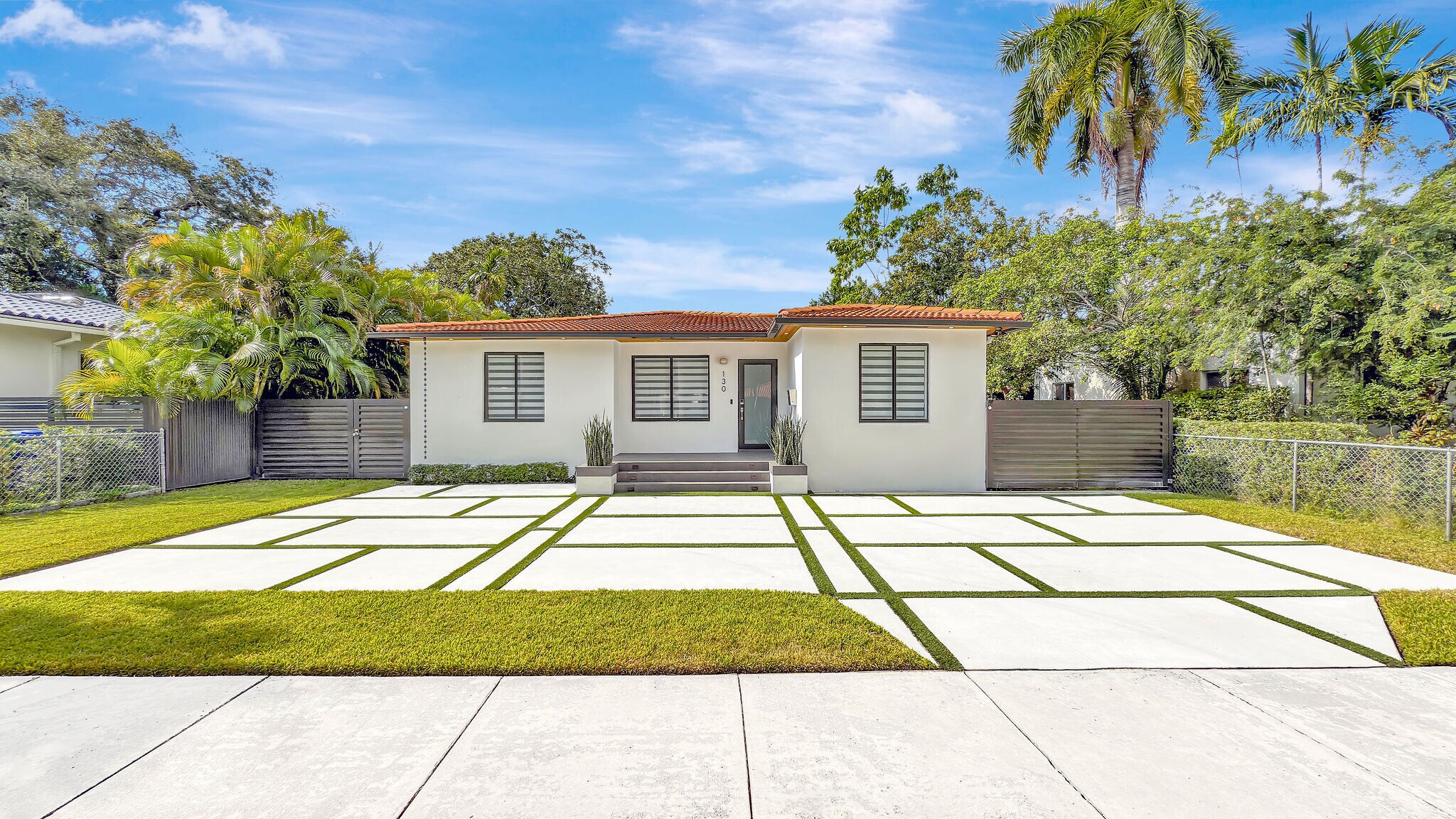Building Photo - 130 SW 25th Rd