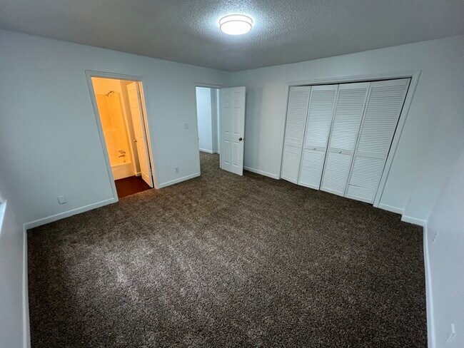 Building Photo - 206 Woodburn Club Ln