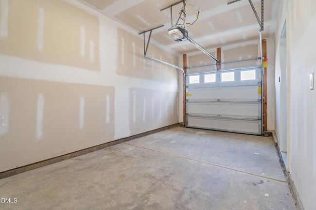 Building Photo - 745 Putney Hl Rd