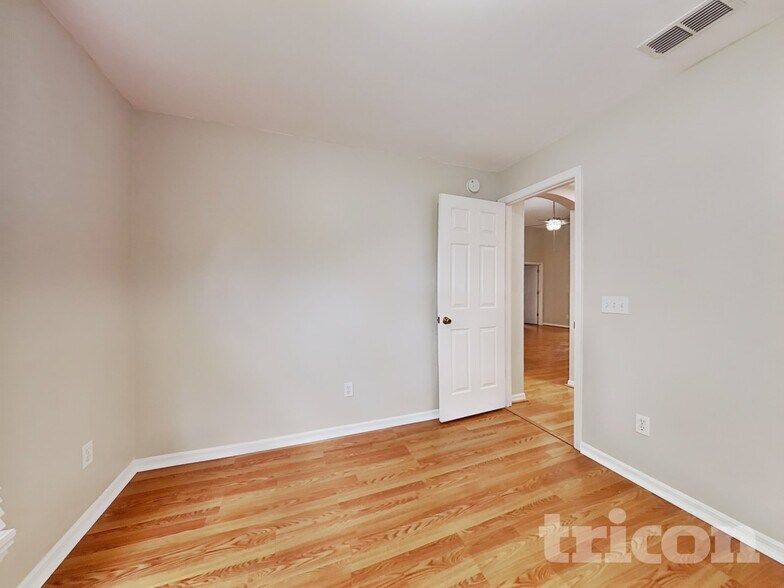 Building Photo - 143 Wornall Dr