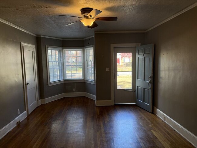 Building Photo - 527 Poplar St