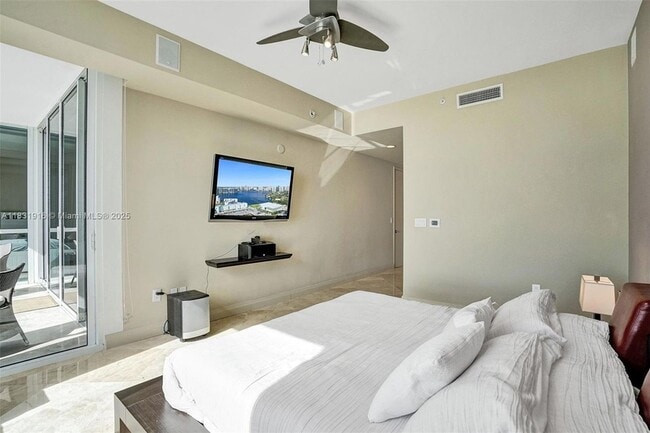 Building Photo - 18101 Collins Ave