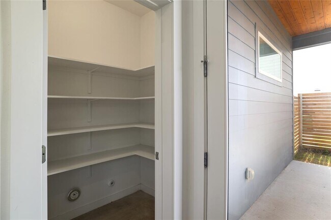 Building Photo - 1192 Sarabeth Way